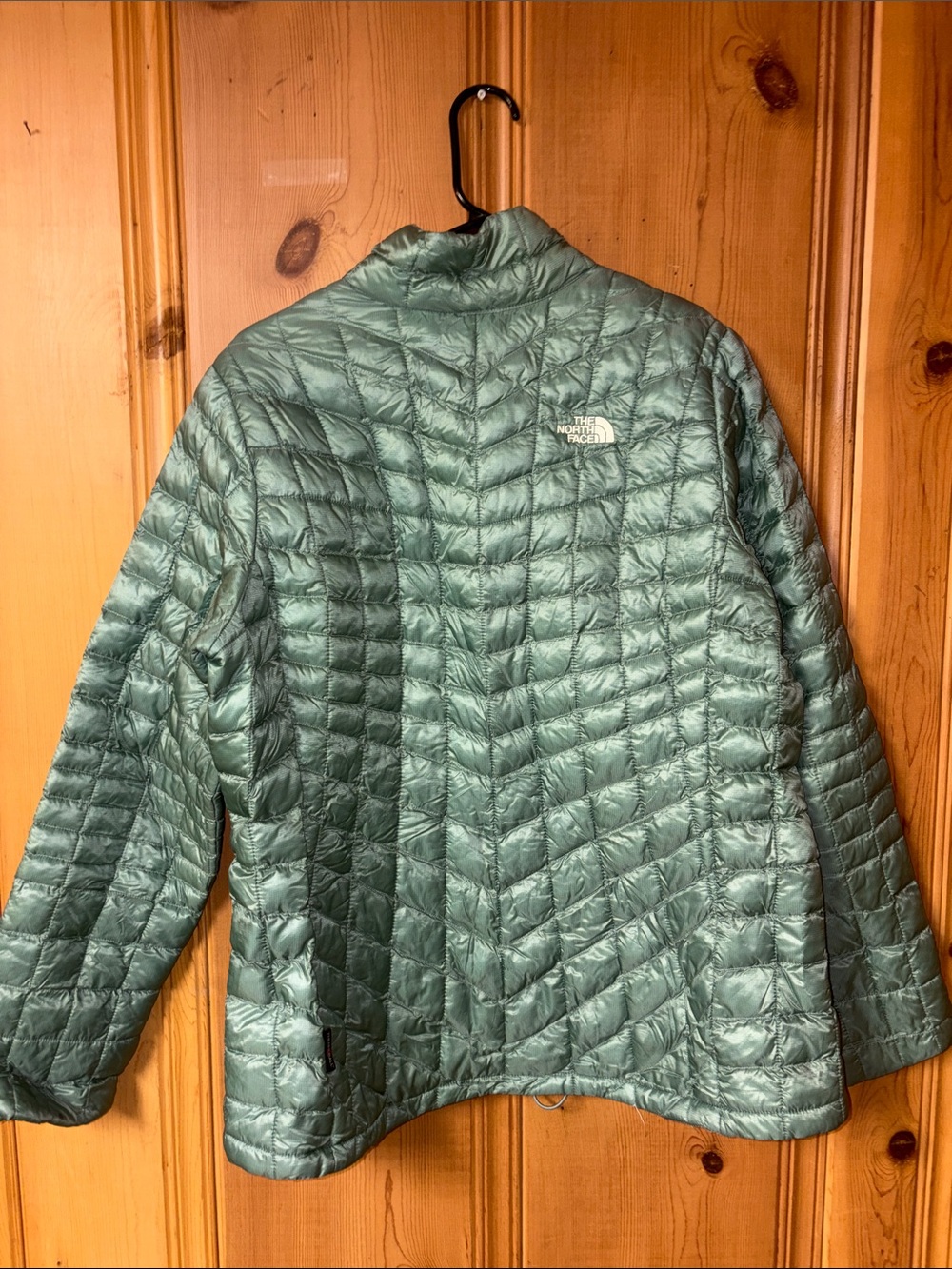 The North Face Women's Quilted Puffer Jacket — Sage Green - Picture 3 of 4